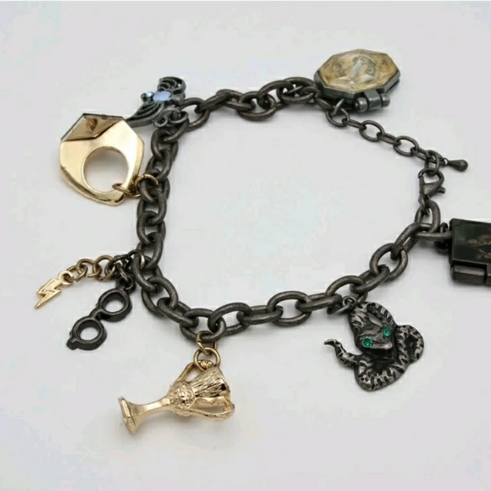 NWT! HARRY POTTER Dumbledore Seven (7) Horcrux Charm Bracelet Universal Studios